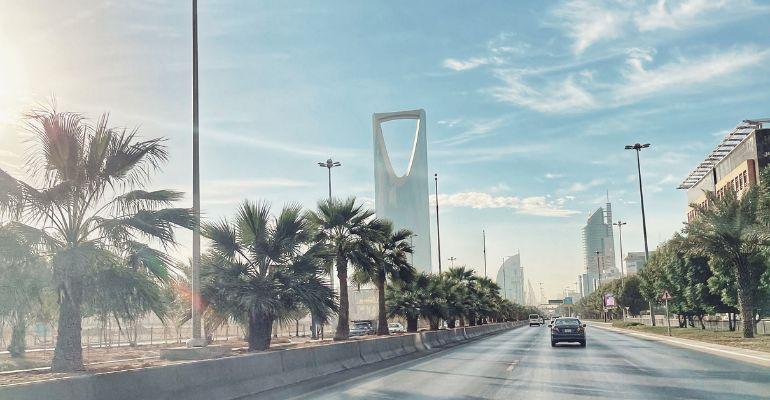 View of Kingdom Centre, formerly Kingdom Tower, in the al-Olaya district of Riyadh, Saudi Arabia.jpg